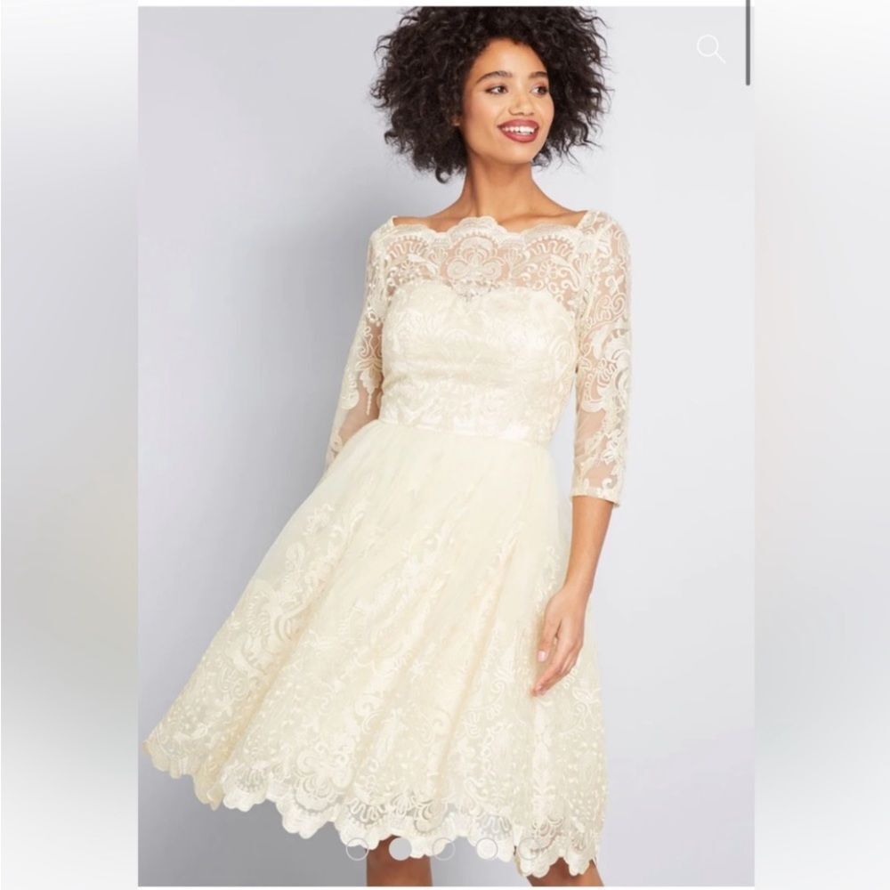 NWT Chi Chi London‎ Gilded Grace Lace Dress Size 4 in Champagne